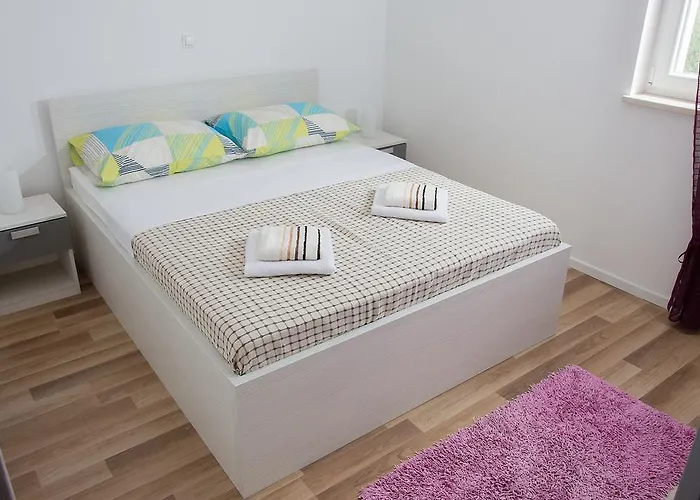 Gamma With Hydromassage Mini Pool Near Split Apartman Zrnovnica