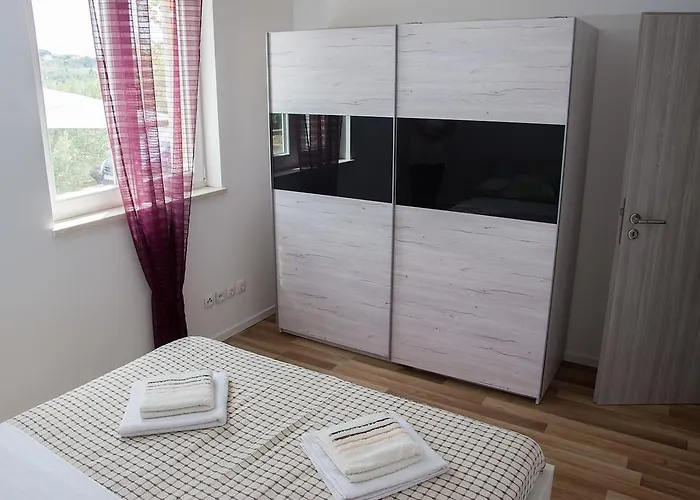 Gamma With Hydromassage Mini Pool Near Split Apartman *