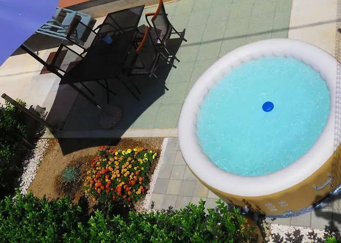 Gamma With Hydromassage Mini Pool Near Split Zrnovnica